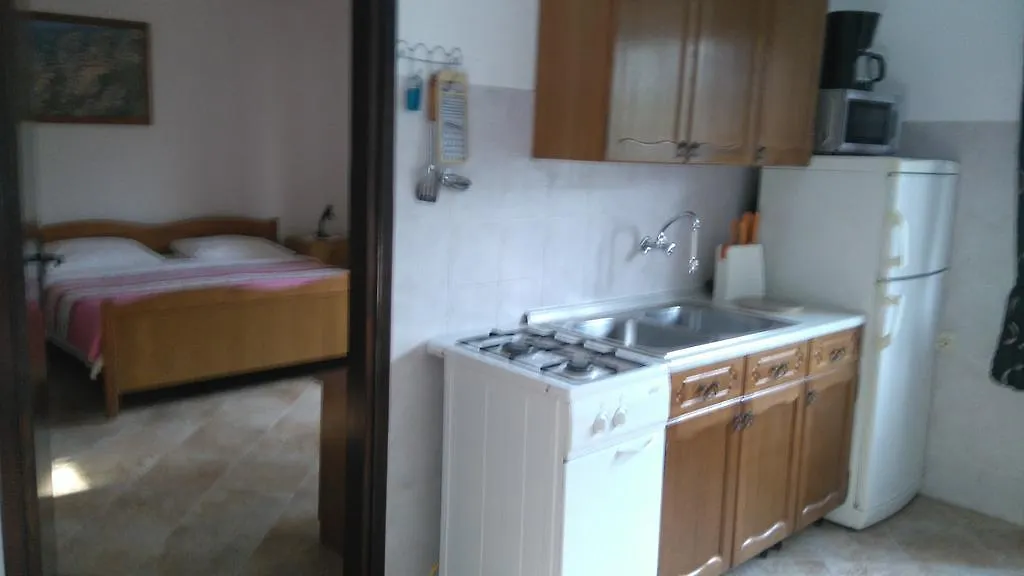 Nella Apartments Šišan 克罗地亚