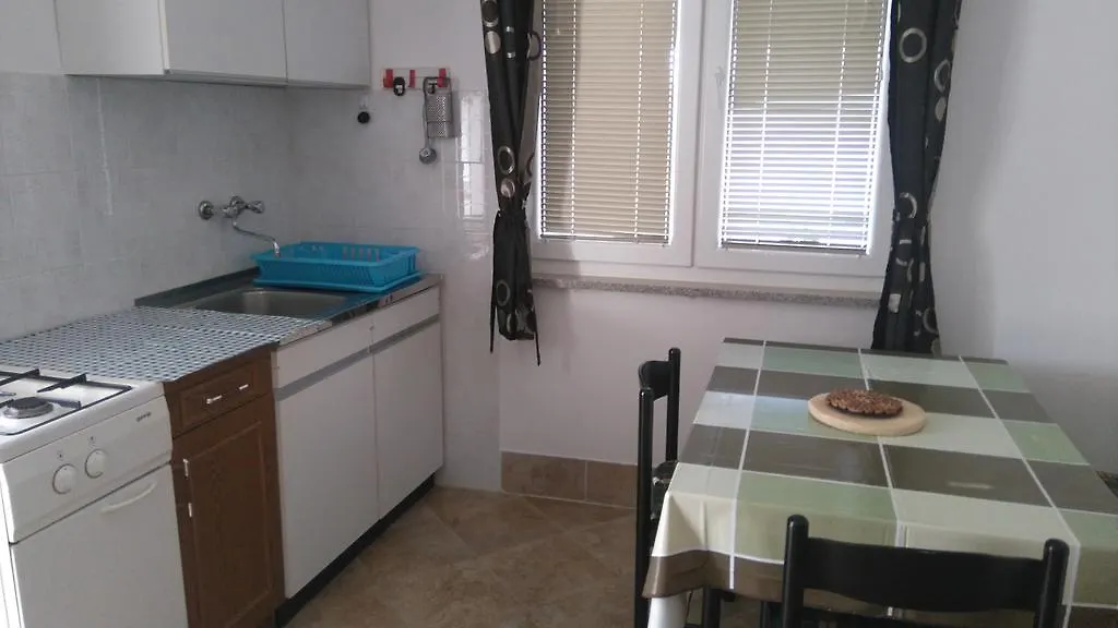 Nella Apartments Šišan 0*,